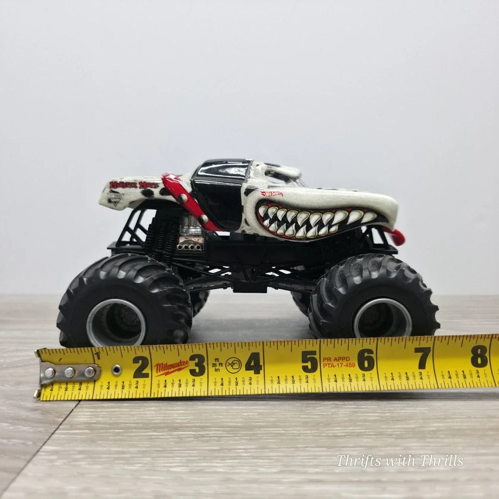 Hot Wheels Monster Jam Monster Mutt Dalmatian - 1:24 Scale‎ Truck